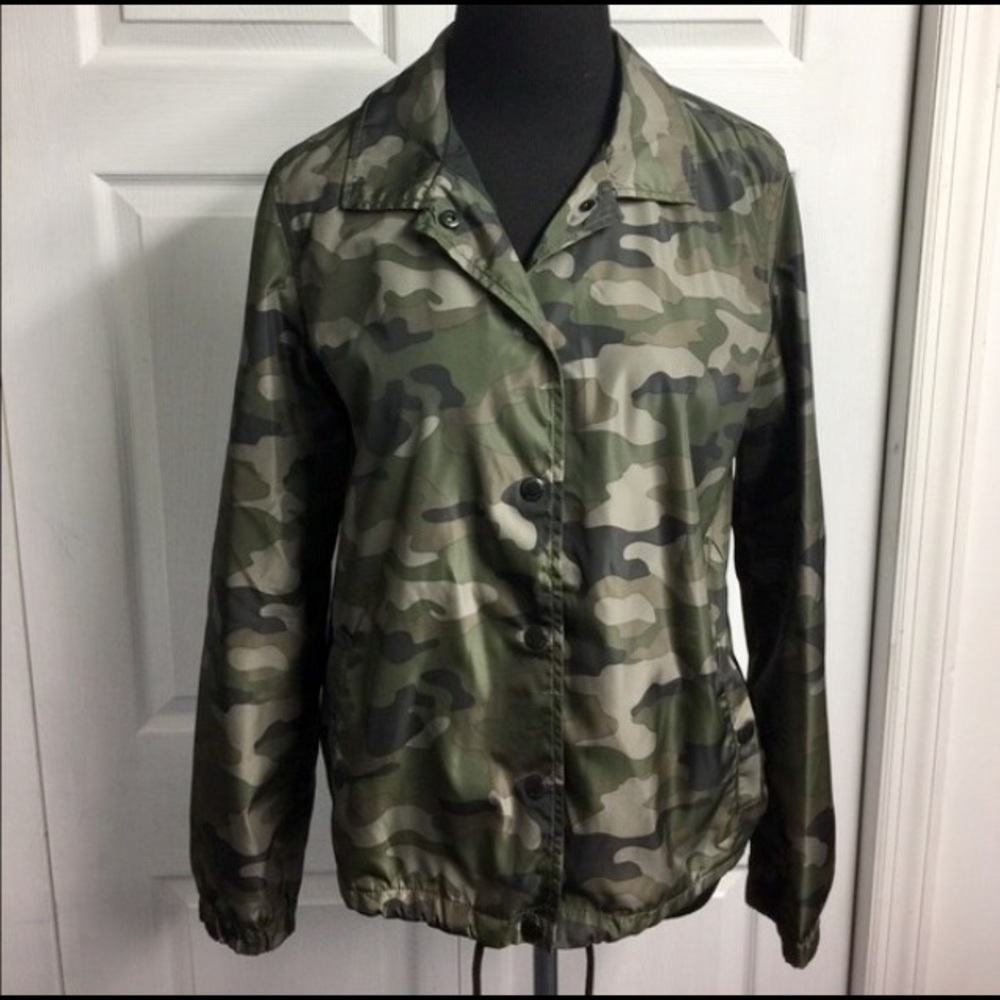 Camouflage print windbreaker